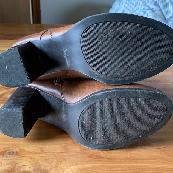 Wide calf high heel boots. - Picture 2 of 4